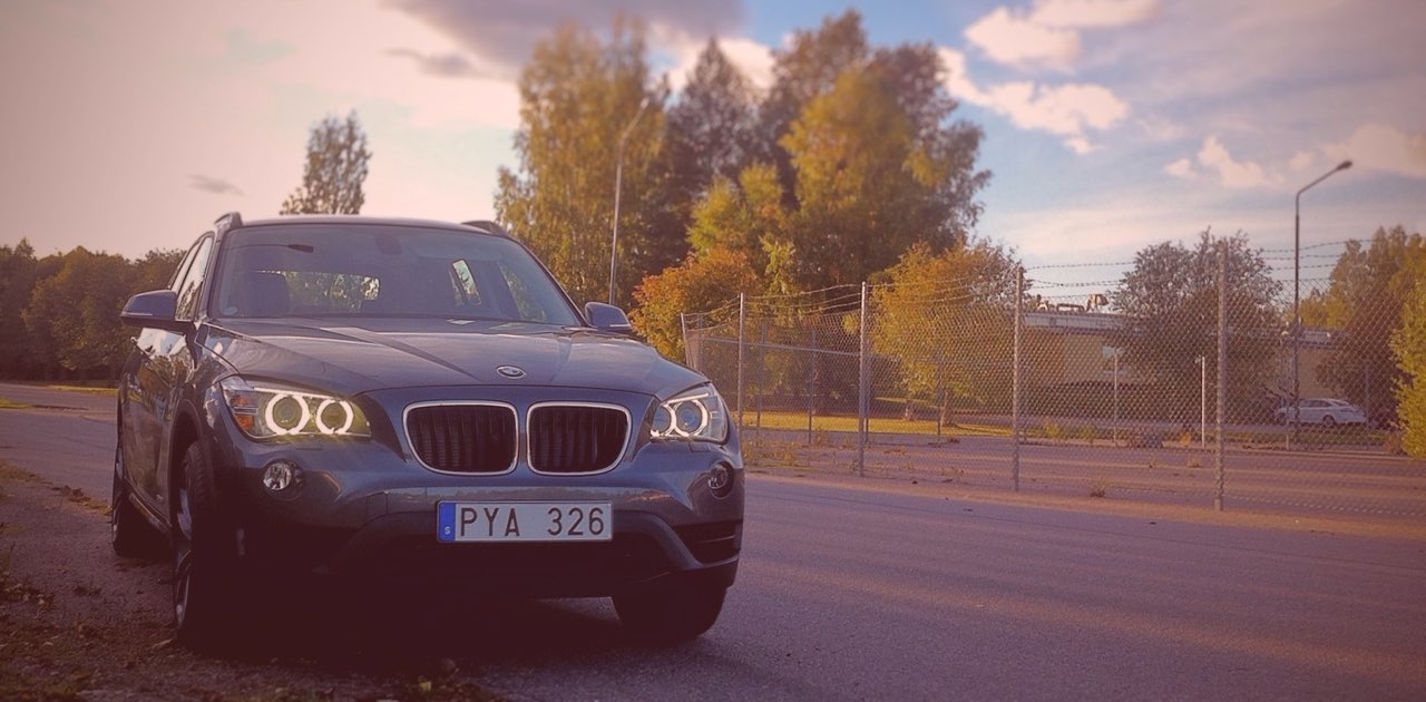BMW X1 @ SUVTEST CarTestr SUV review in Swedish
