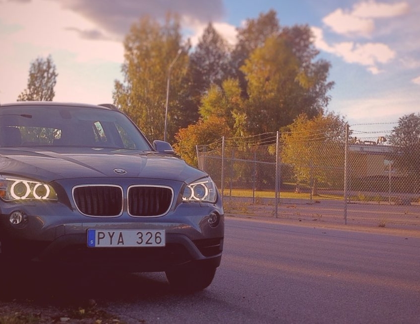 BMW X1 @ SUVTEST CarTestr SUV review in Swedish